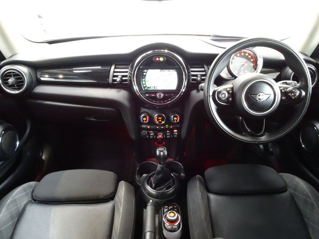 Used MINI Hatch 2018 for sale - 76509724: Photo 2