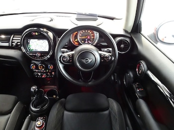 Used MINI Hatch 2018 for sale - 76509724: Photo