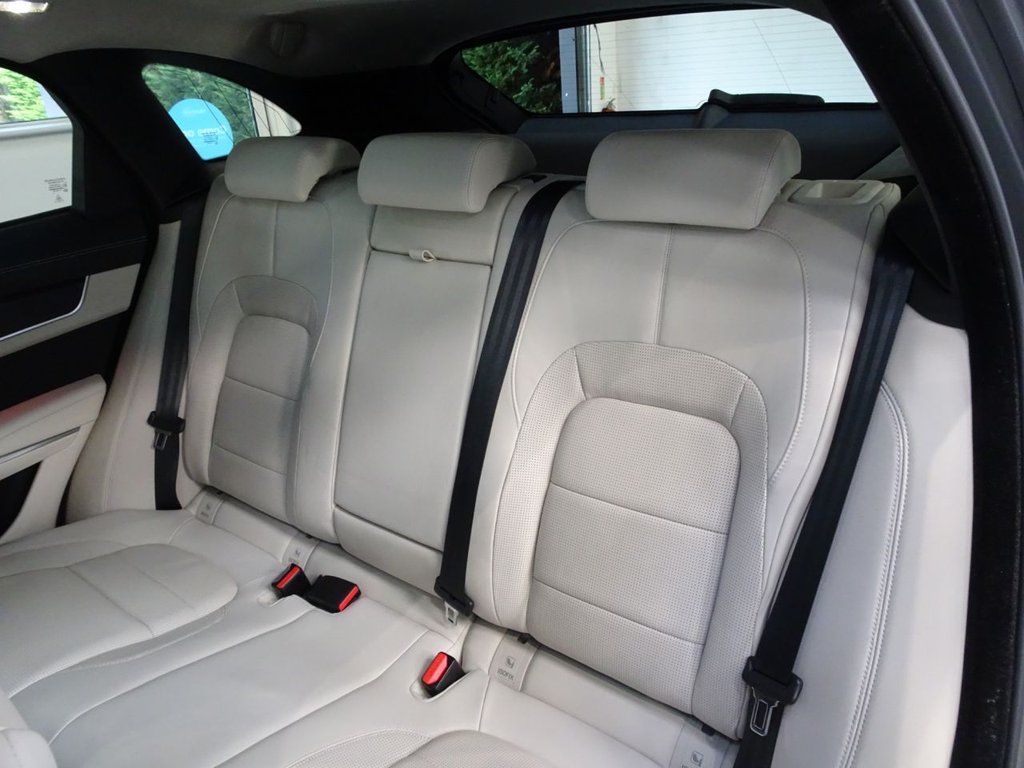 Used Jaguar F-Pace 2022 for sale - 76686296: Photo 16