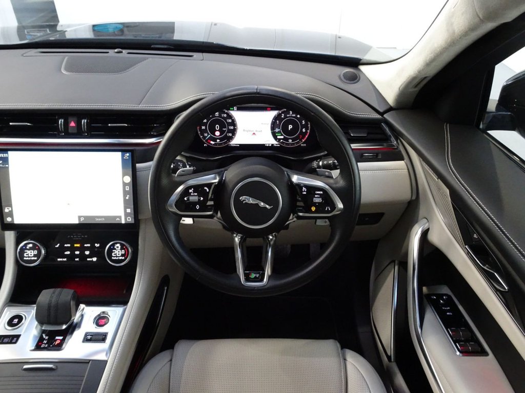 Used Jaguar F-Pace 2022 for sale - 76686296: Photo 2