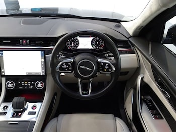 Used Jaguar F-Pace 2022 for sale - 76686296: Photo