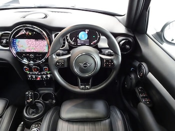 Used MINI Hatch 2023 for sale - 76509409: Photo