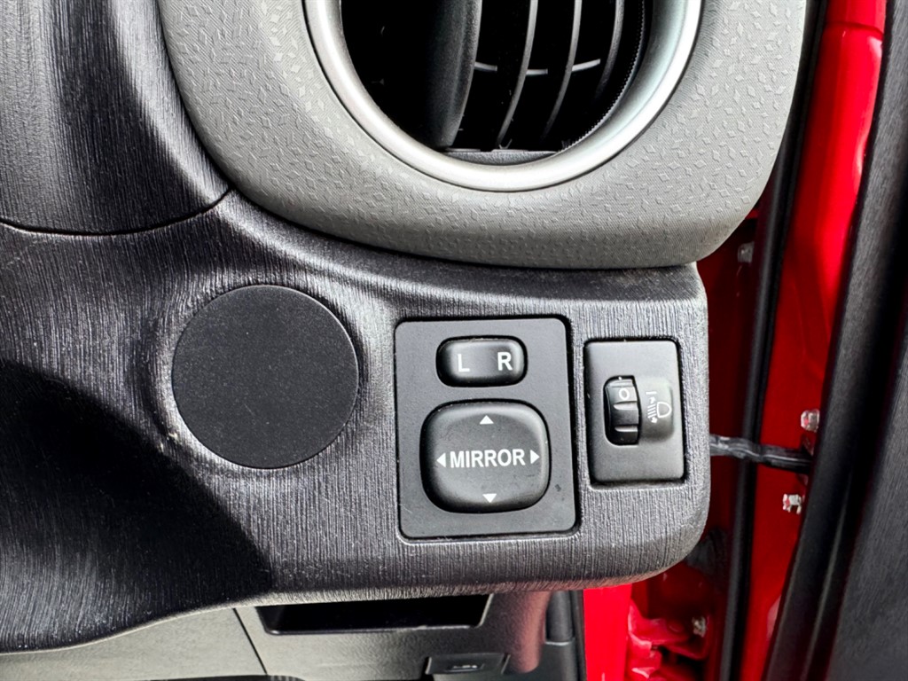 Used Toyota Yaris 2013 for sale - 77205847: Photo 30