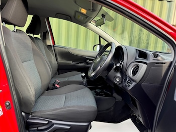 Used Toyota Yaris 2013 for sale - 77205847: Photo