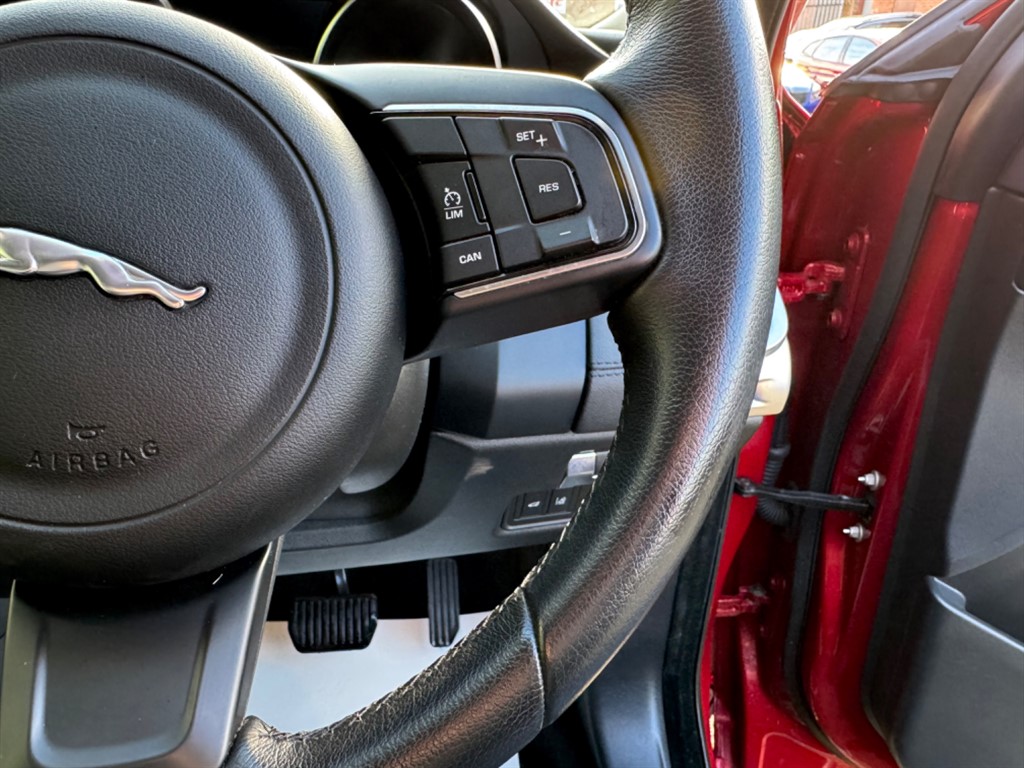 Used Jaguar E-Pace 2020 for sale - 76652874: Photo 35