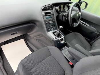 Used Peugeot 5008 2015 for sale - 76104516: Photo