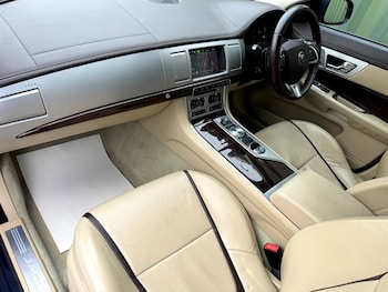 Used Jaguar XF 2015 for sale - 76532382: Photo