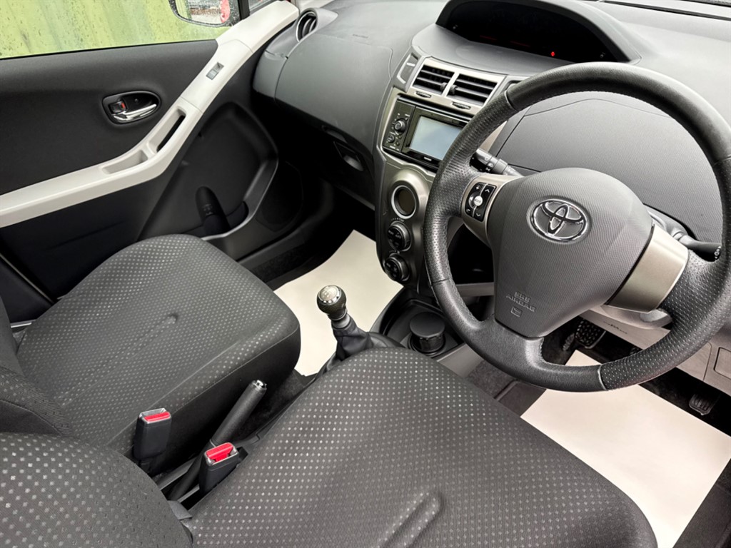 Used Toyota Yaris 2011 for sale - 77600710: Photo 15
