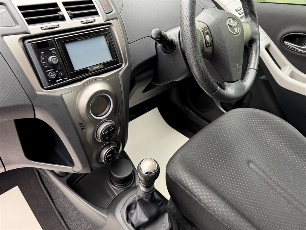 Used Toyota Yaris 2011 for sale - 77600710: Photo 18