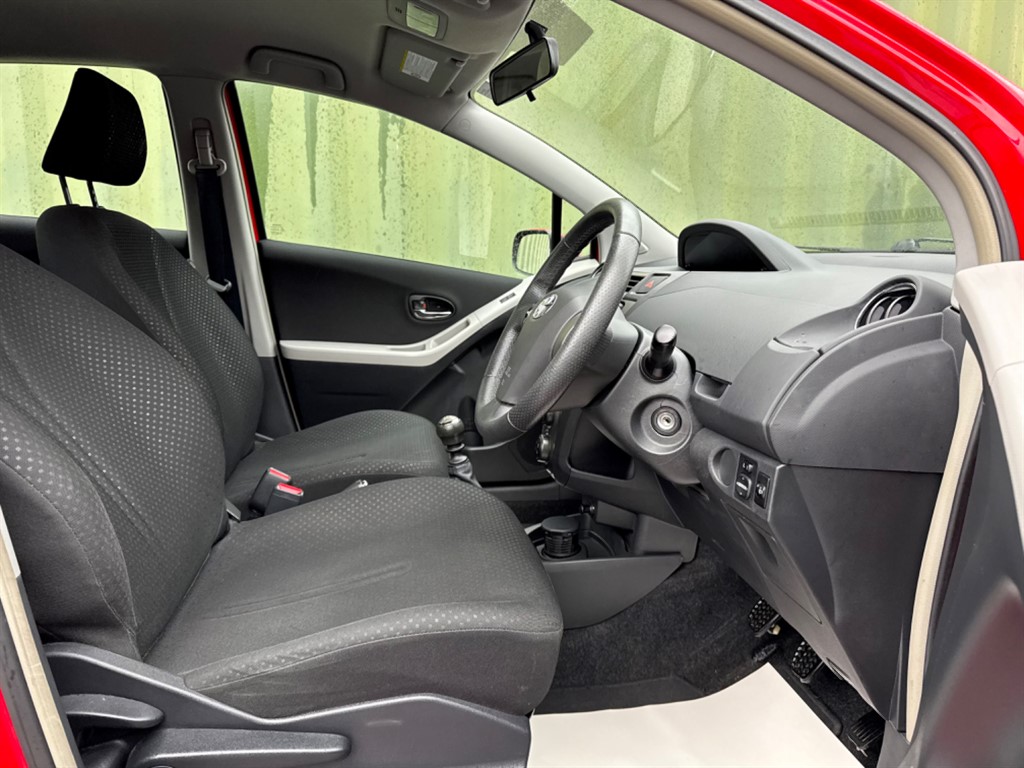 Used Toyota Yaris 2011 for sale - 77600710: Photo 3