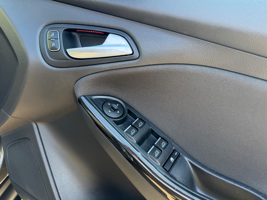 Used Ford Focus 2017 for sale - 77960130: Photo 19