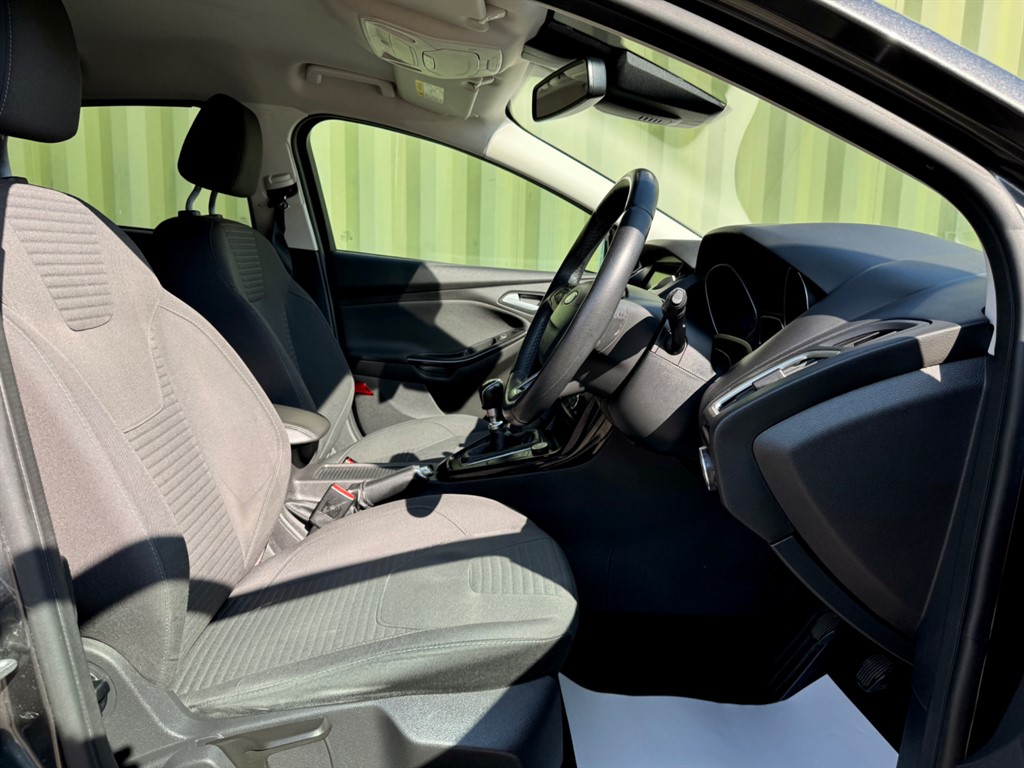 Used Ford Focus 2017 for sale - 77960130: Photo 3