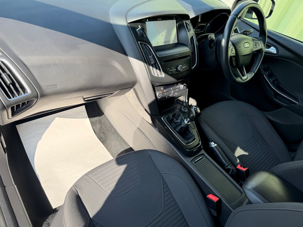 Used Ford Focus 2017 for sale - 77960130: Photo 4