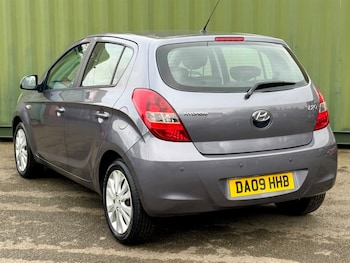 Used Hyundai i20 2009 for sale - 76532379: Photo