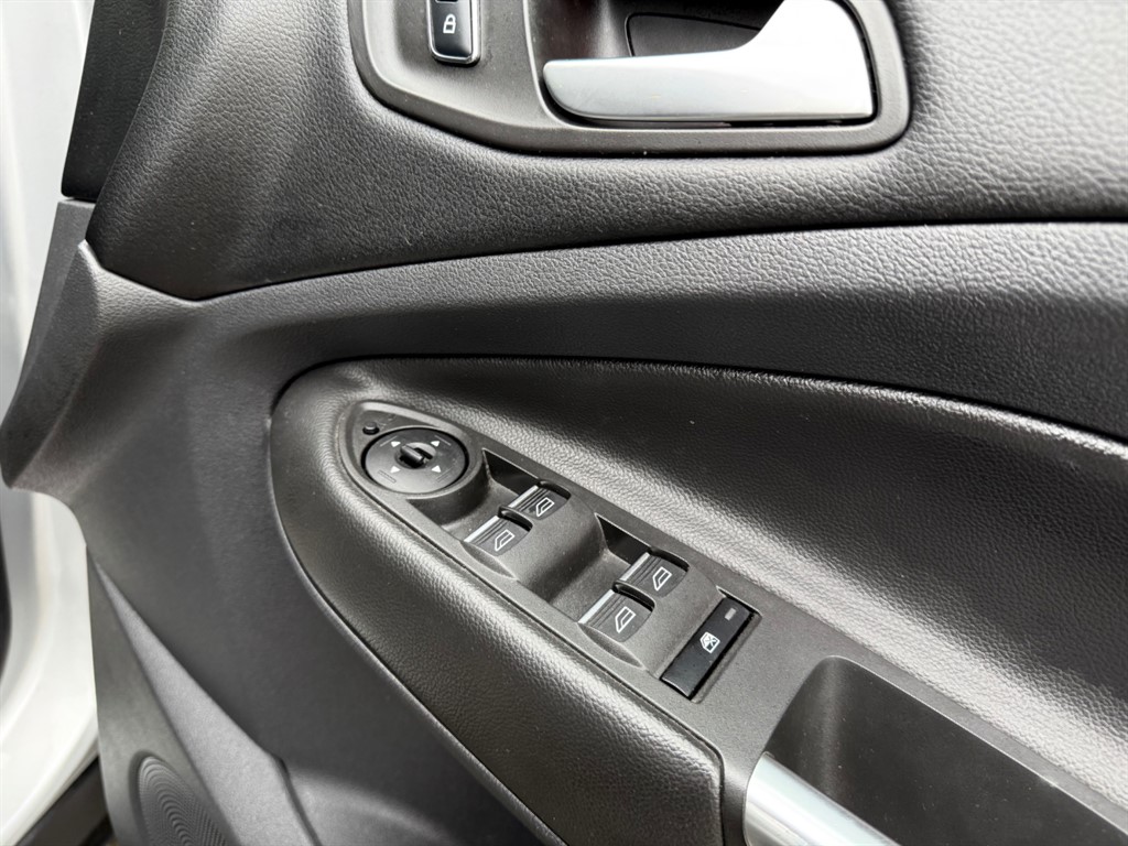 Used Ford Kuga 2016 for sale - 77600716: Photo 38