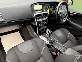 Used Volvo V40 2016 for sale - 76351107: Photo