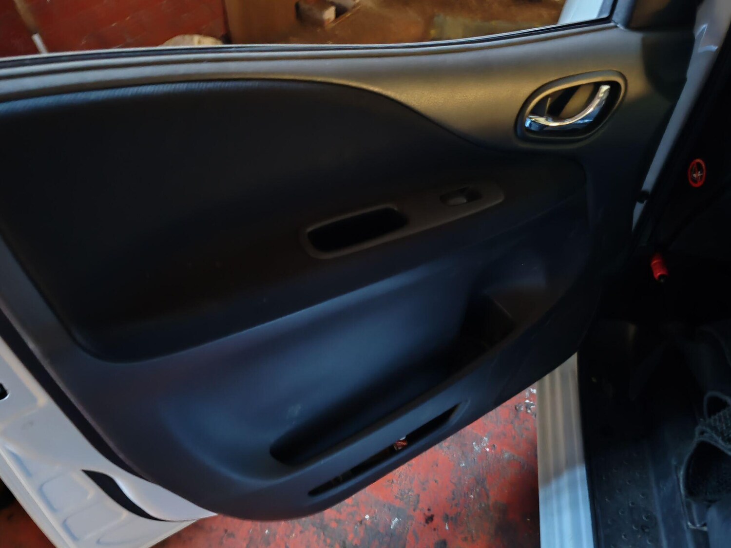 Used Nissan Serena for sale - 76887429: Photo 12