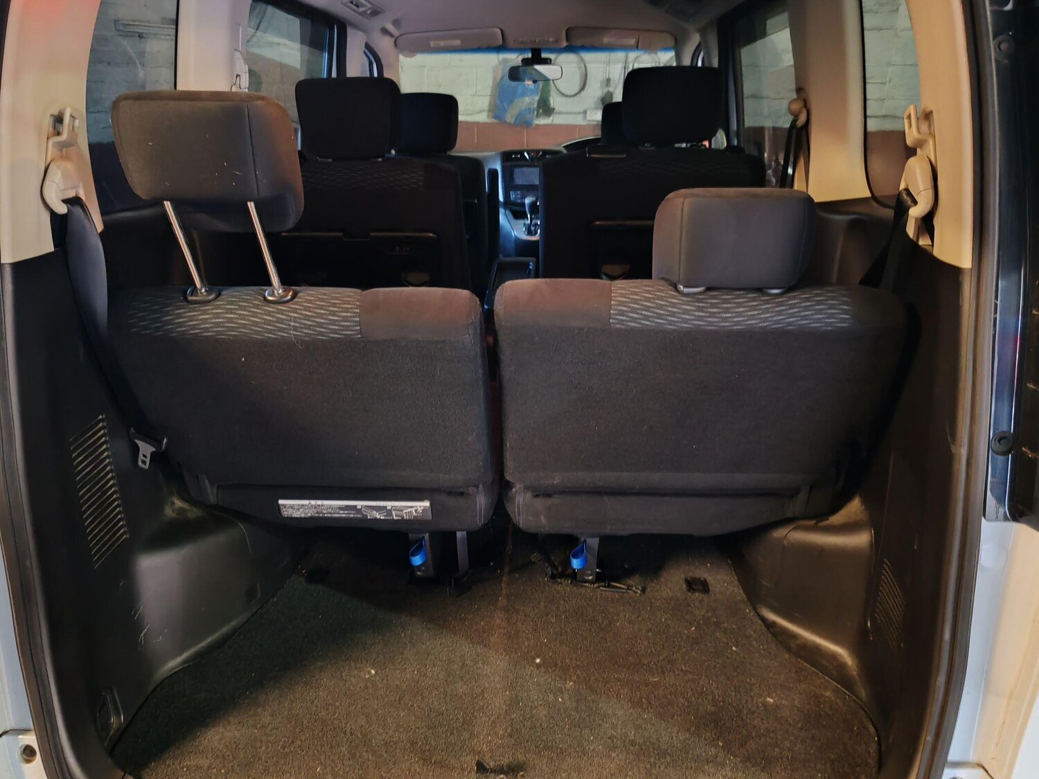 Used Nissan Serena for sale - 76887429: Photo 15