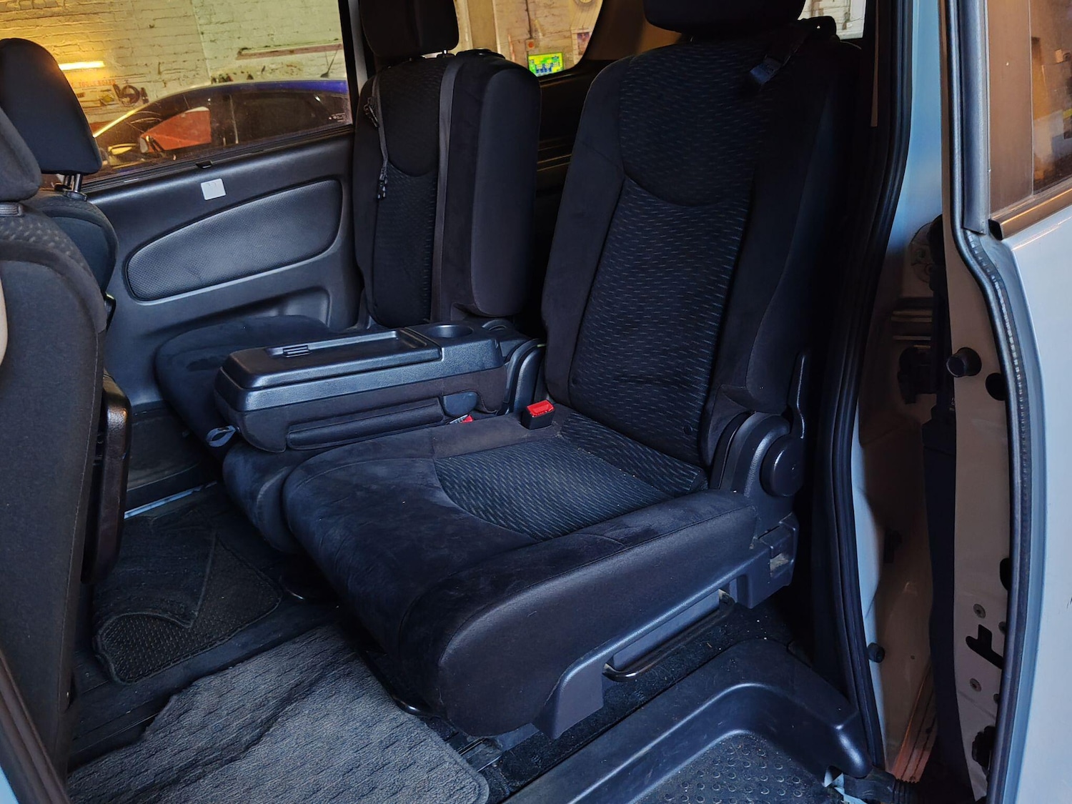 Used Nissan Serena for sale - 76887429: Photo 16