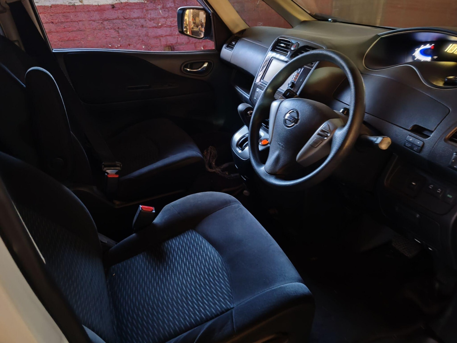 Used Nissan Serena for sale - 76887429: Photo 25