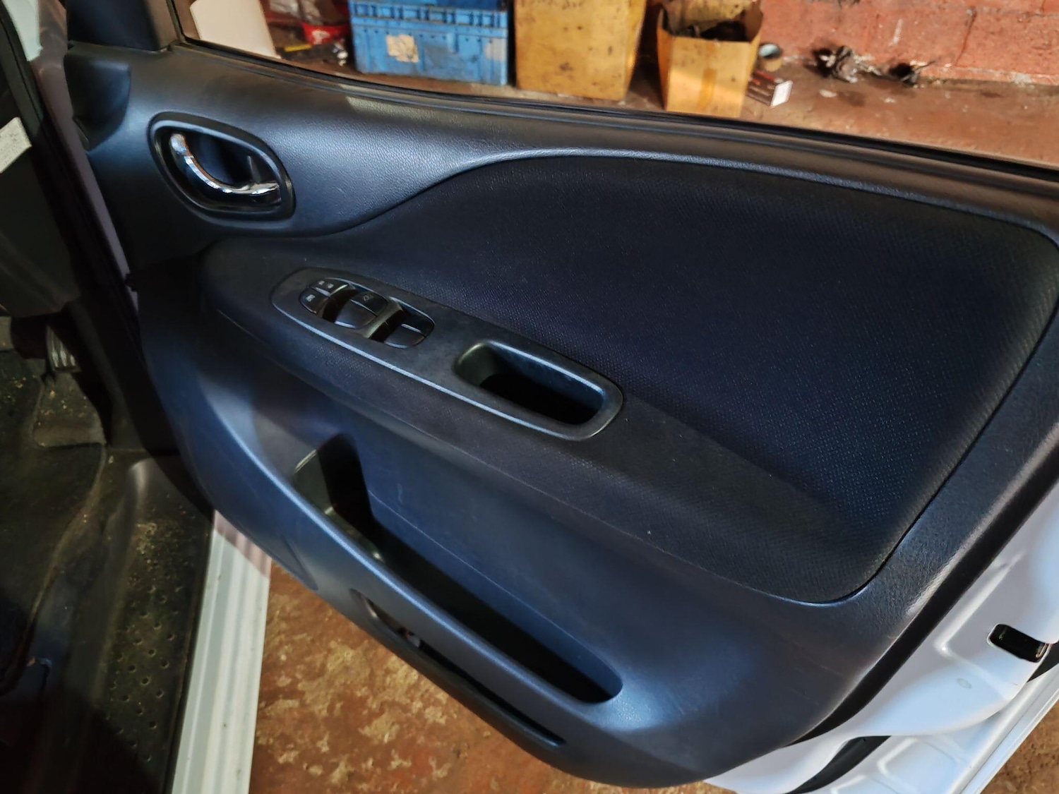 Used Nissan Serena for sale - 76887429: Photo 26