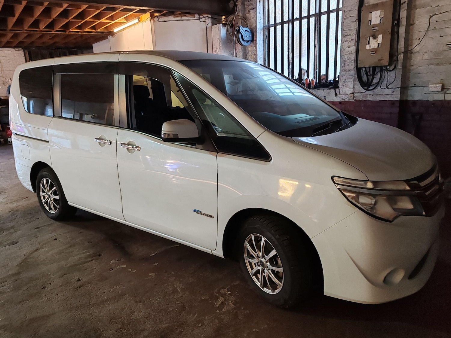 Used Nissan Serena for sale - 76887429: Photo 3