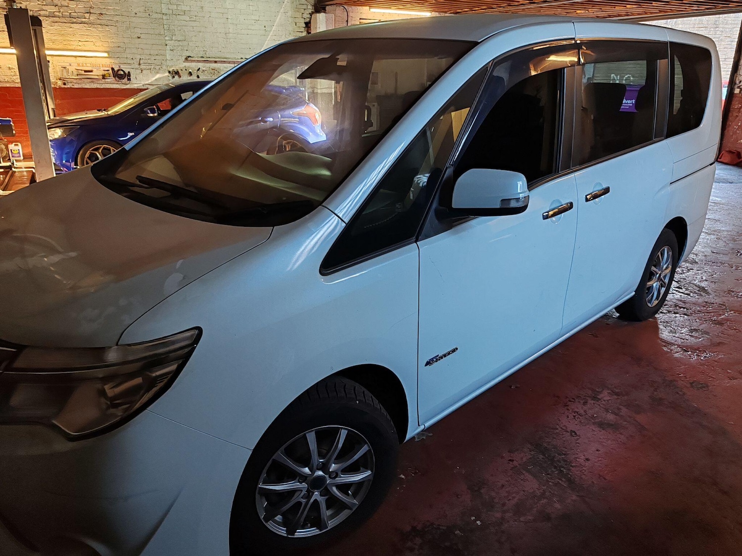 Used Nissan Serena for sale - 76887429: Photo 6