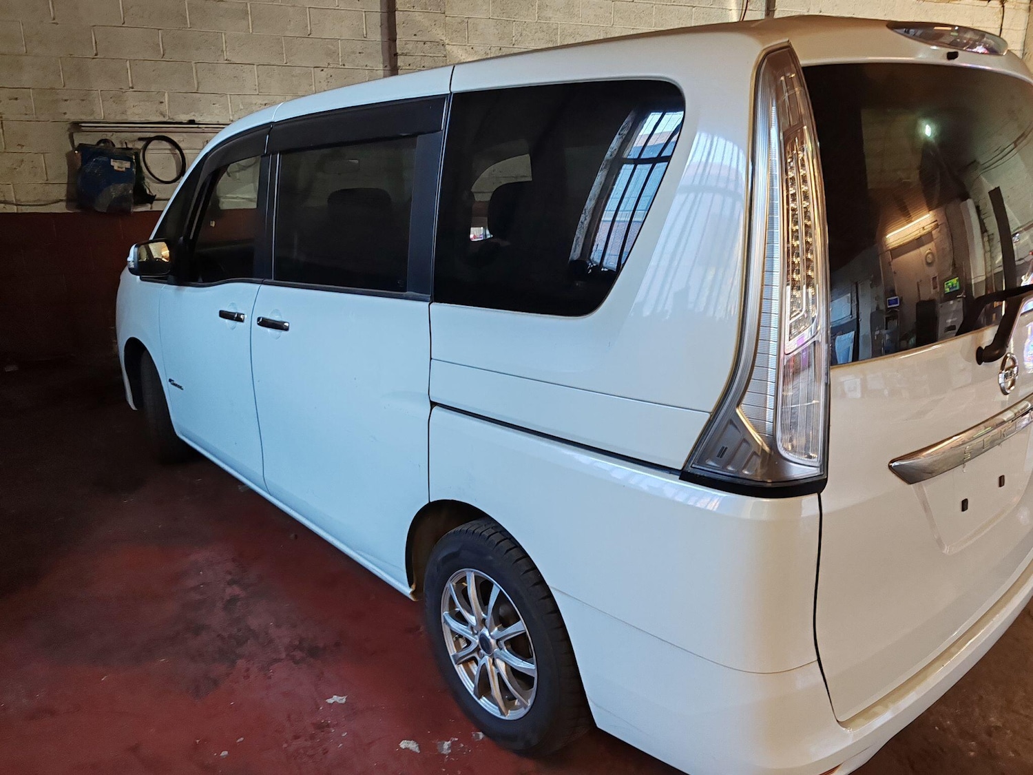 Used Nissan Serena for sale - 76887429: Photo 7