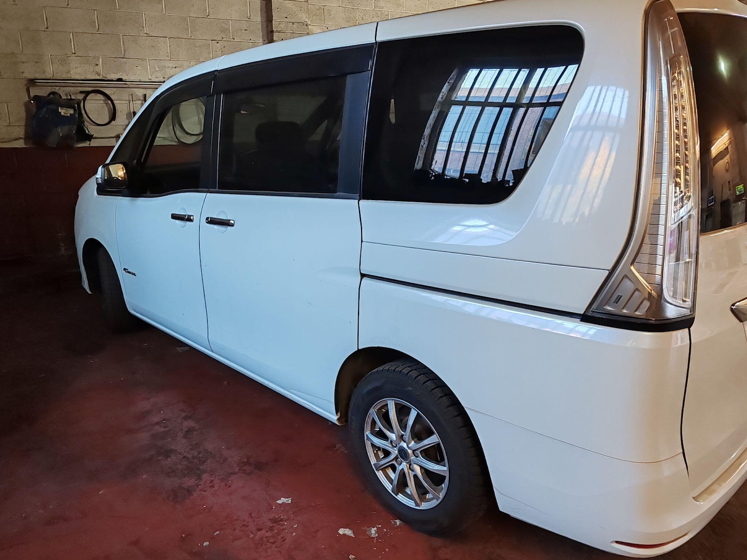 Used Nissan Serena for sale - 76887429: Photo 8