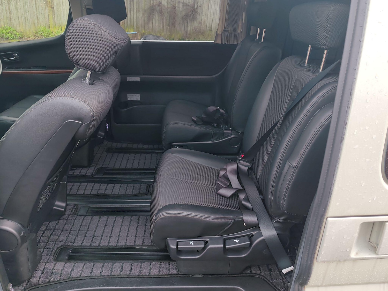 Used Nissan Elgrand for sale - 78063101: Photo 25