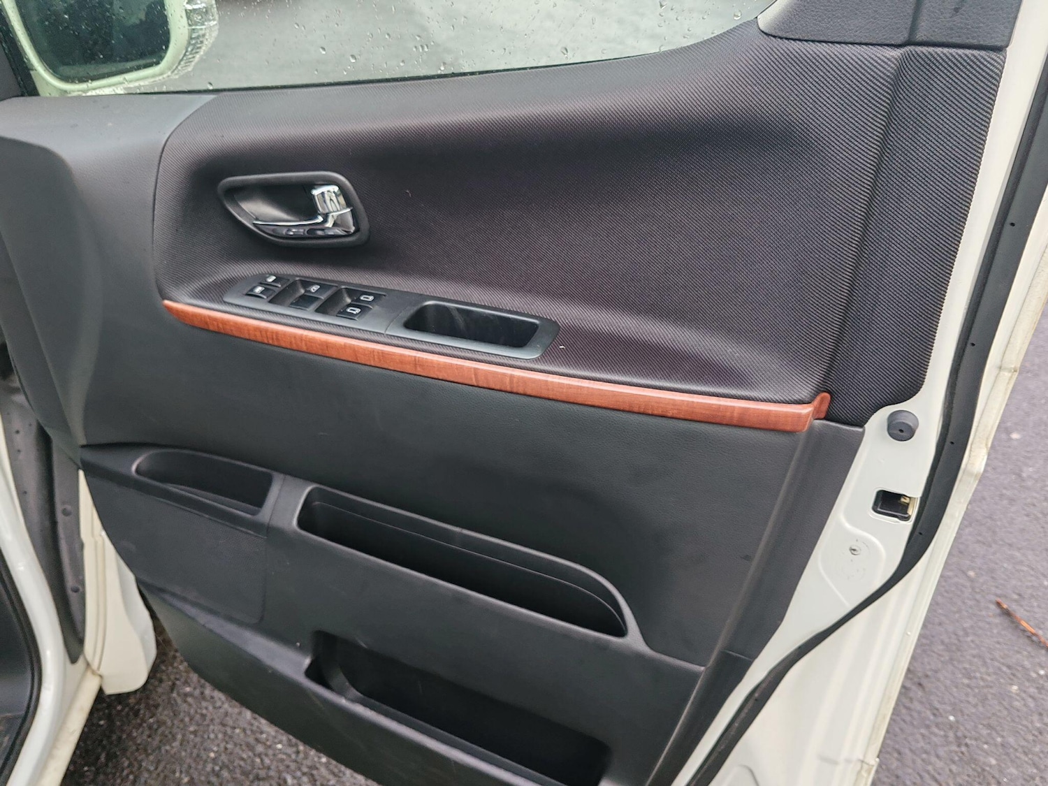 Used Nissan Elgrand for sale - 78063101: Photo 27