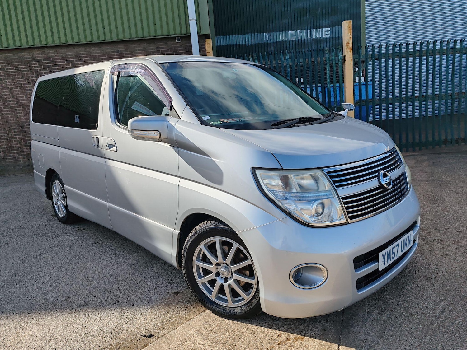 Used Nissan Elgrand 2025 for sale - 76660578: Photo 2