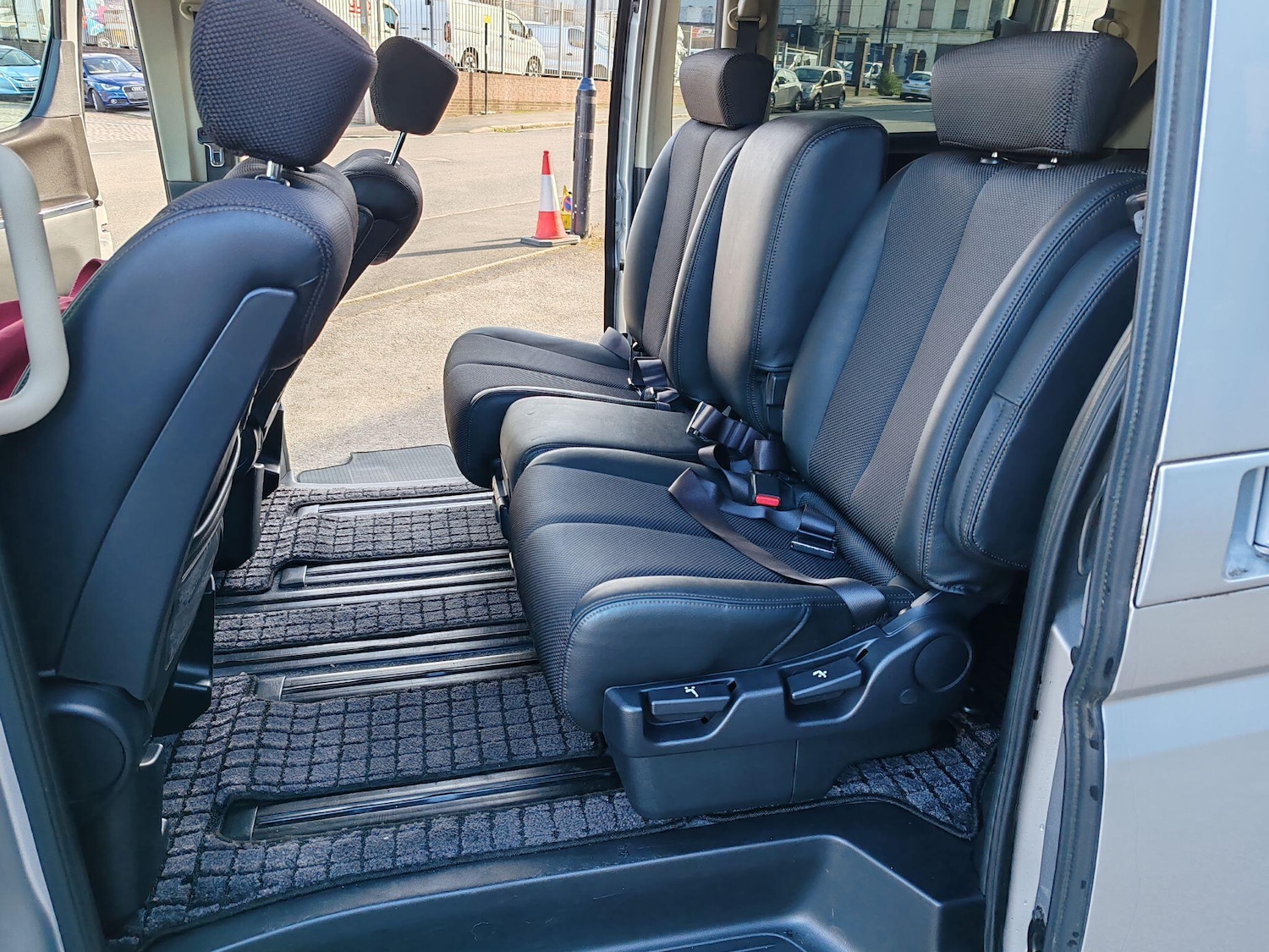 Used Nissan Elgrand 2025 for sale - 76660578: Photo 28