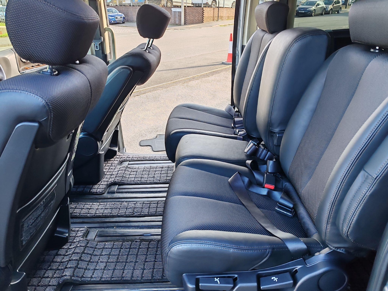 Used Nissan Elgrand 2025 for sale - 76660578: Photo 29