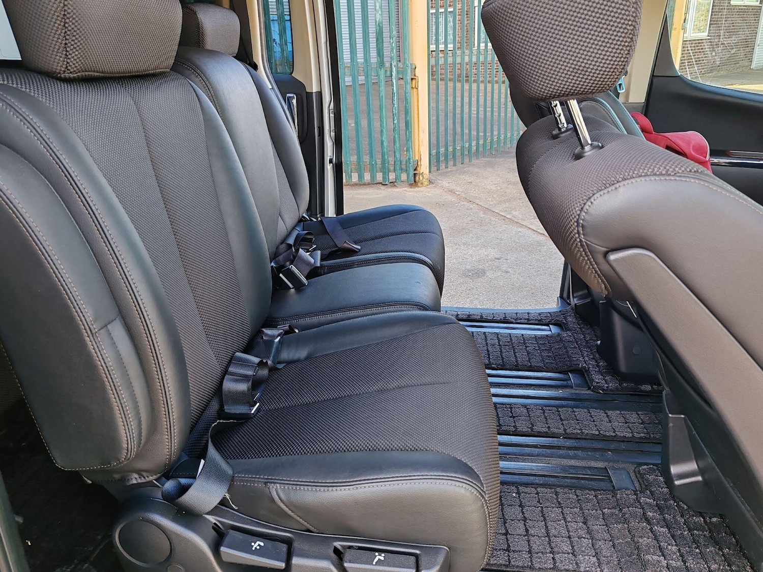 Used Nissan Elgrand 2025 for sale - 76660578: Photo 31