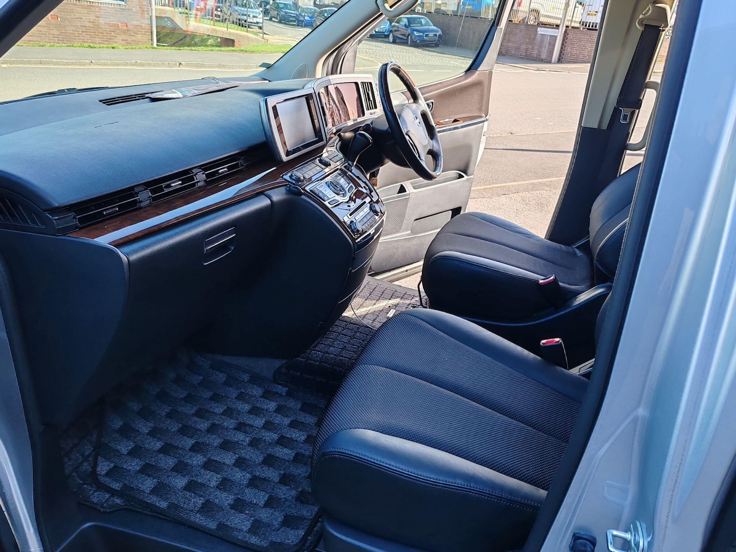 Used Nissan Elgrand 2025 for sale - 76660578: Photo 41