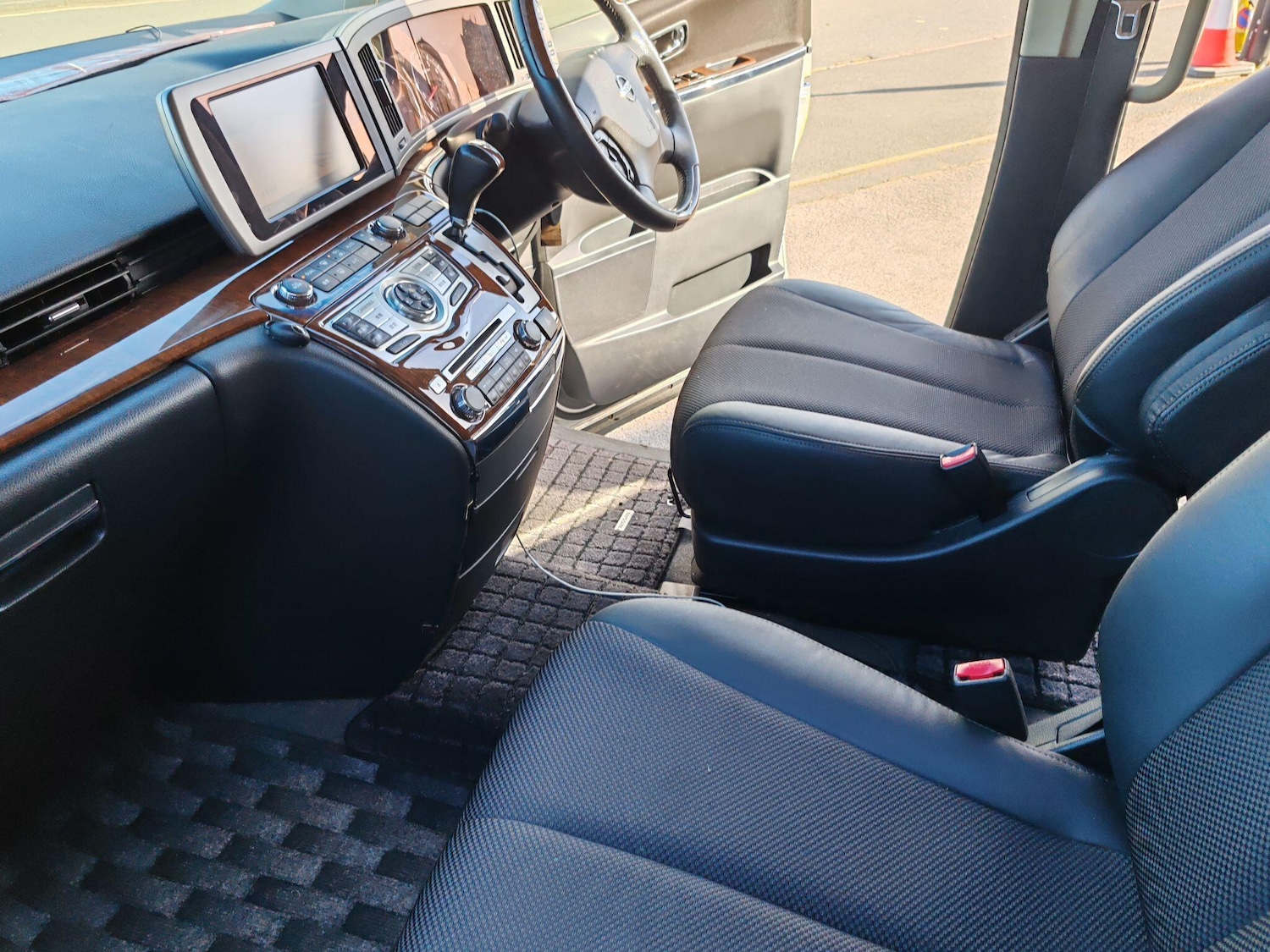 Used Nissan Elgrand 2025 for sale - 76660578: Photo 45