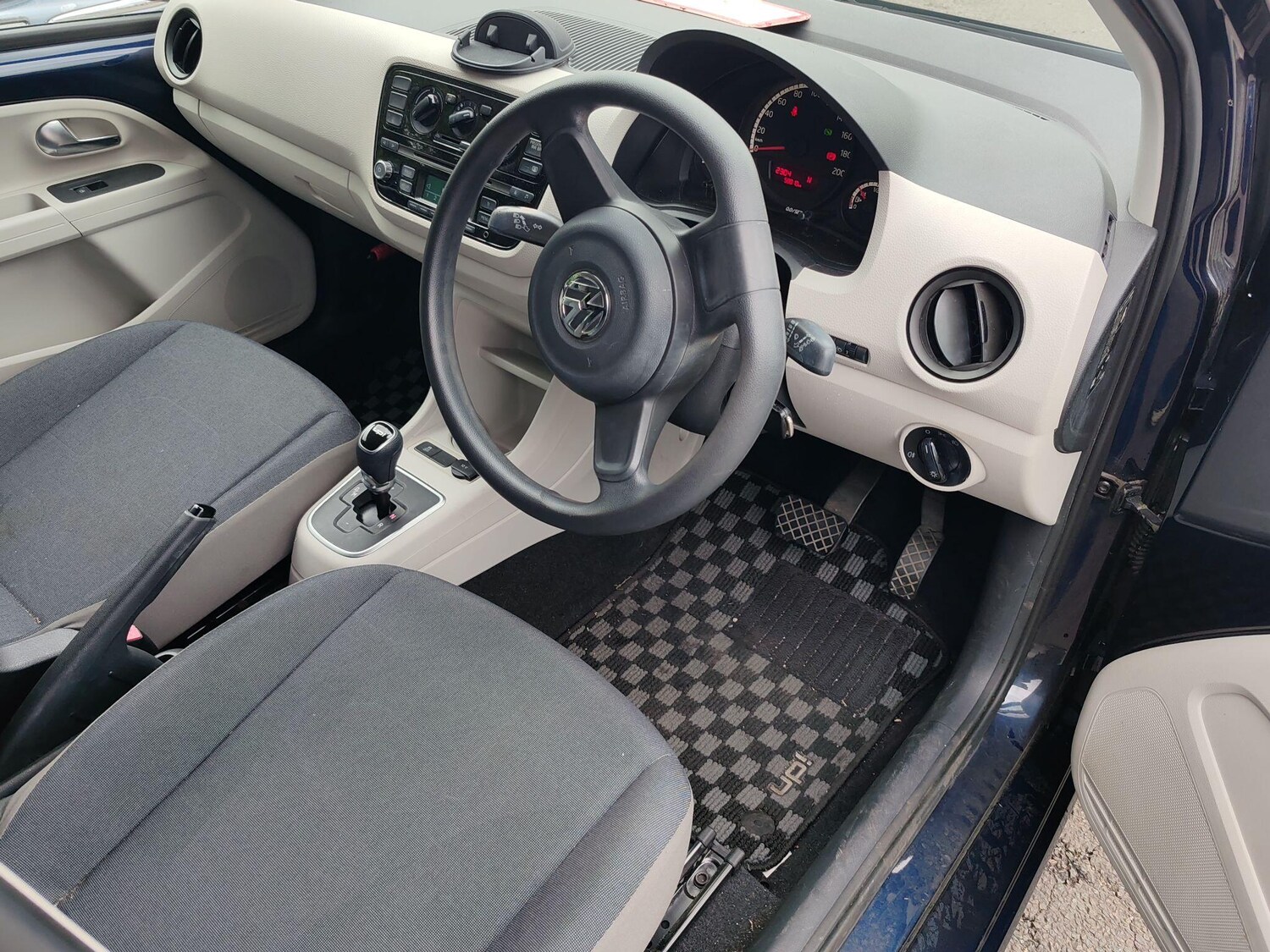 Used Volkswagen up! for sale - 76855661: Photo 23