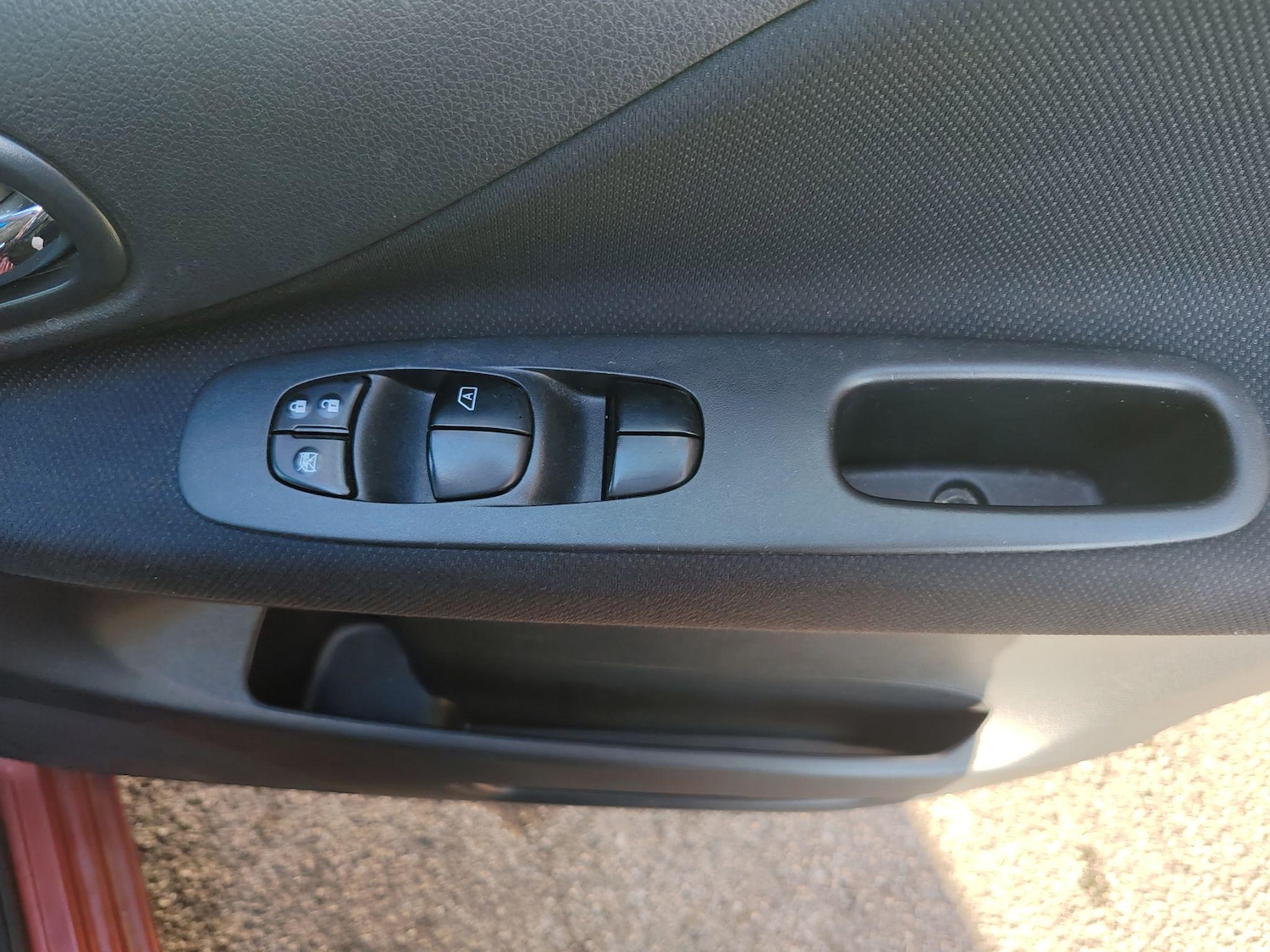 Used Nissan Serena 2025 for sale - 76660584: Photo 44