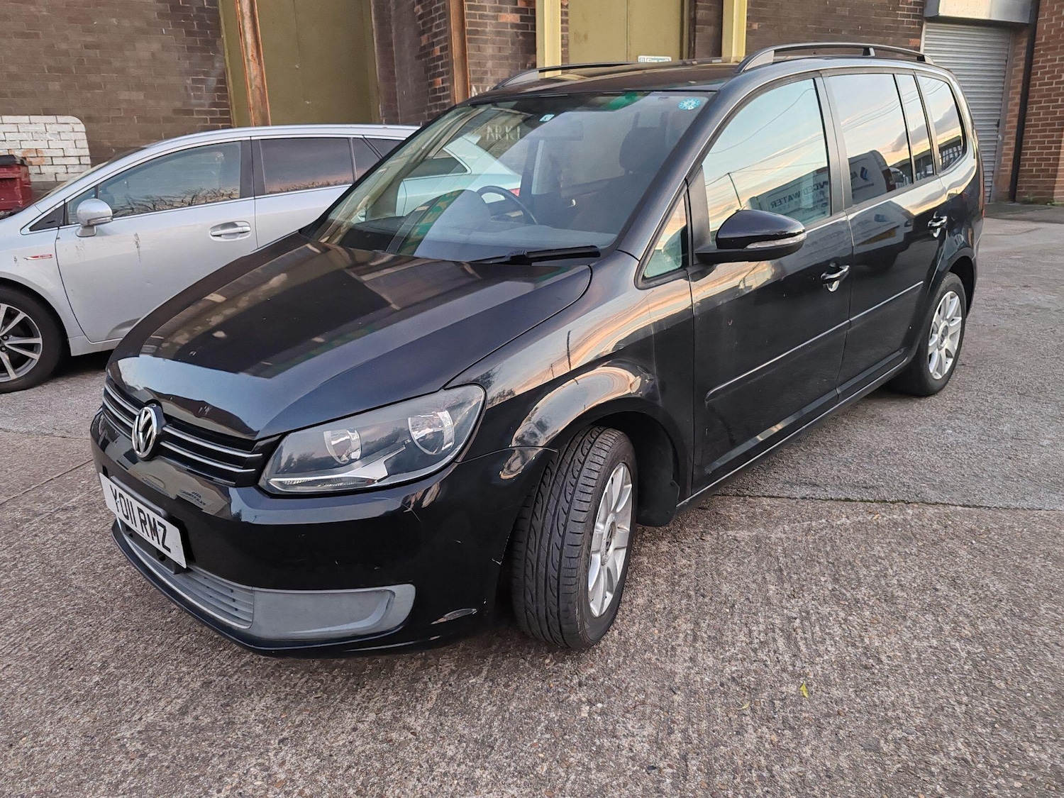 Used Volkswagen Polo 2011 for sale - 76660569: Photo 2