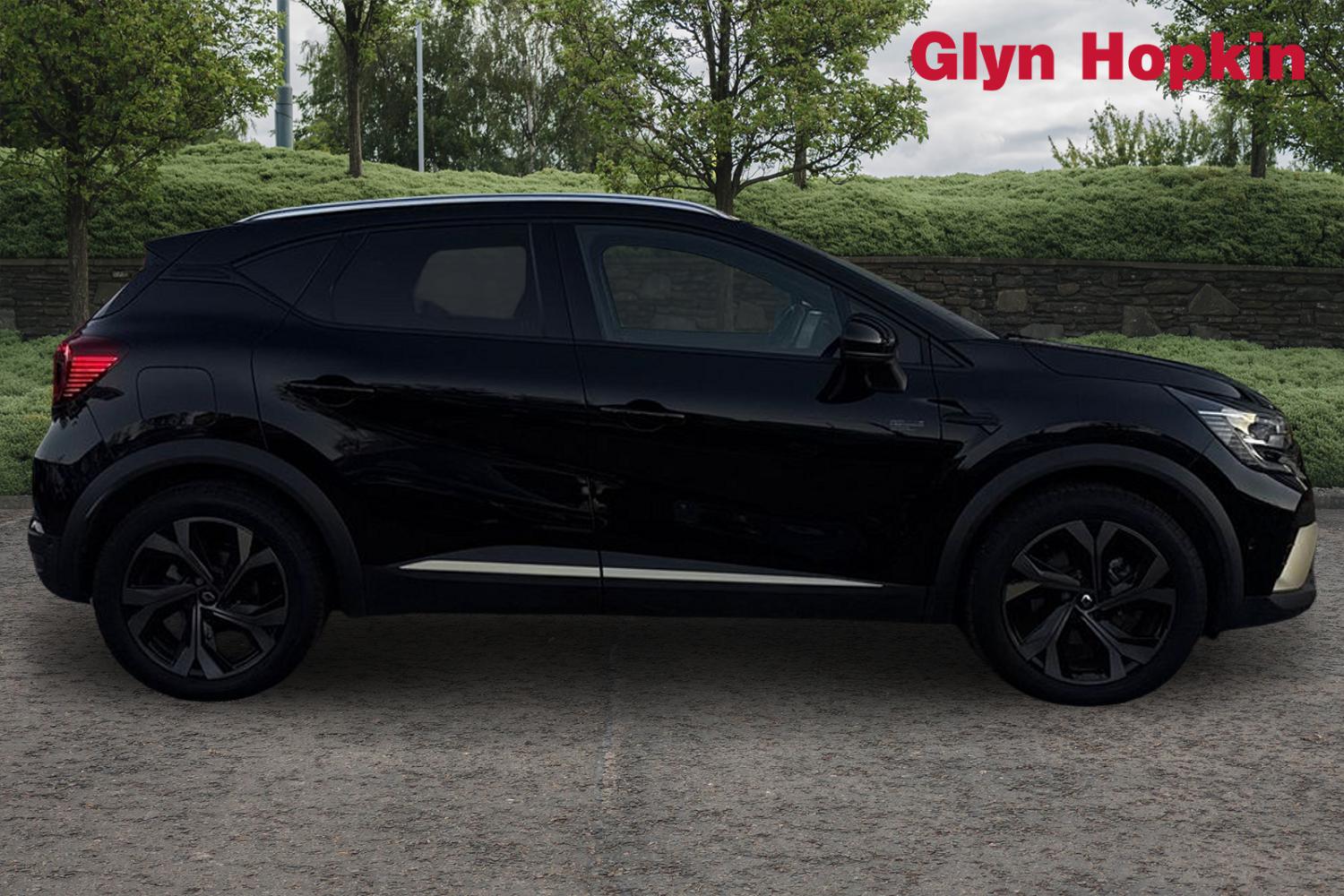 Used Renault Captur 2023 for sale - 76966761: Photo 2