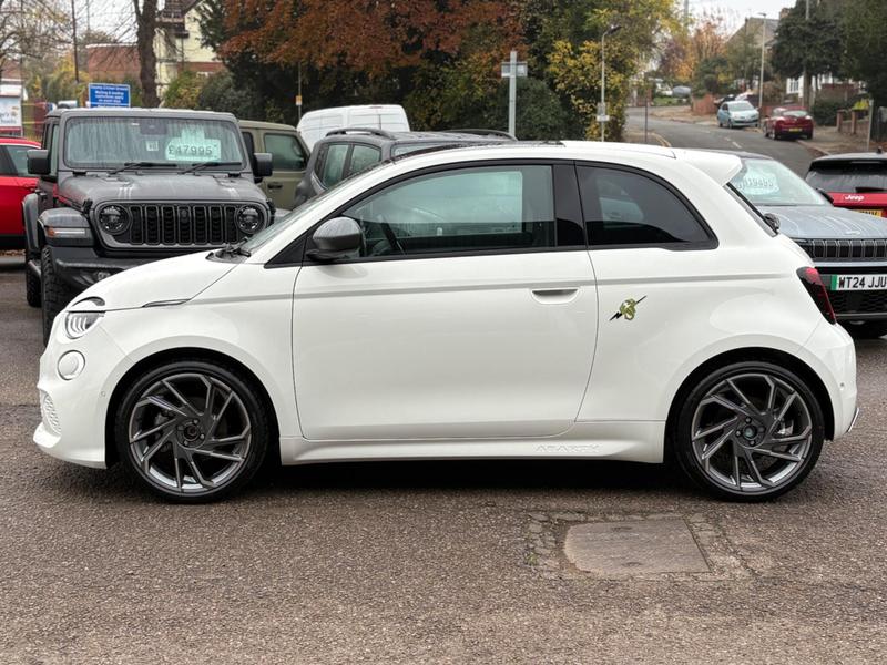 Used Abarth 500 2025 for sale - 76882542: Photo 5