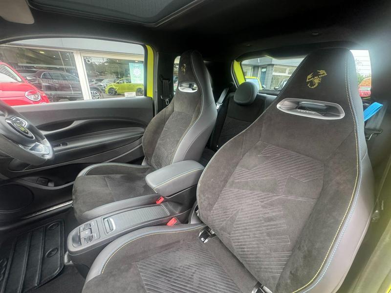 Used Abarth 500 2024 for sale - 76882664: Photo 11