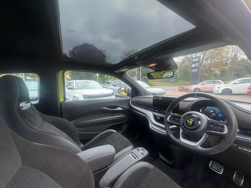 Used Abarth 500 2024 for sale - 76882664: Photo 3