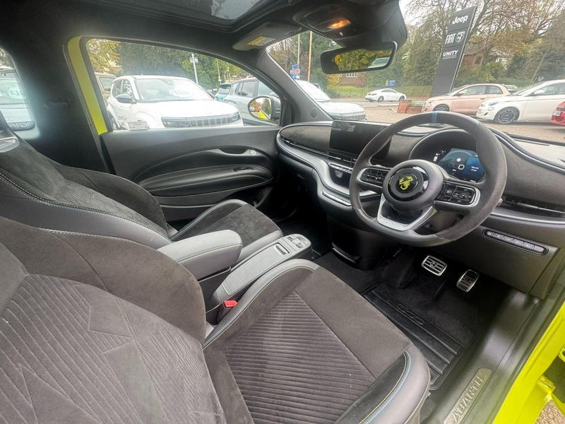 Used Abarth 500 2024 for sale - 76882664: Photo 4