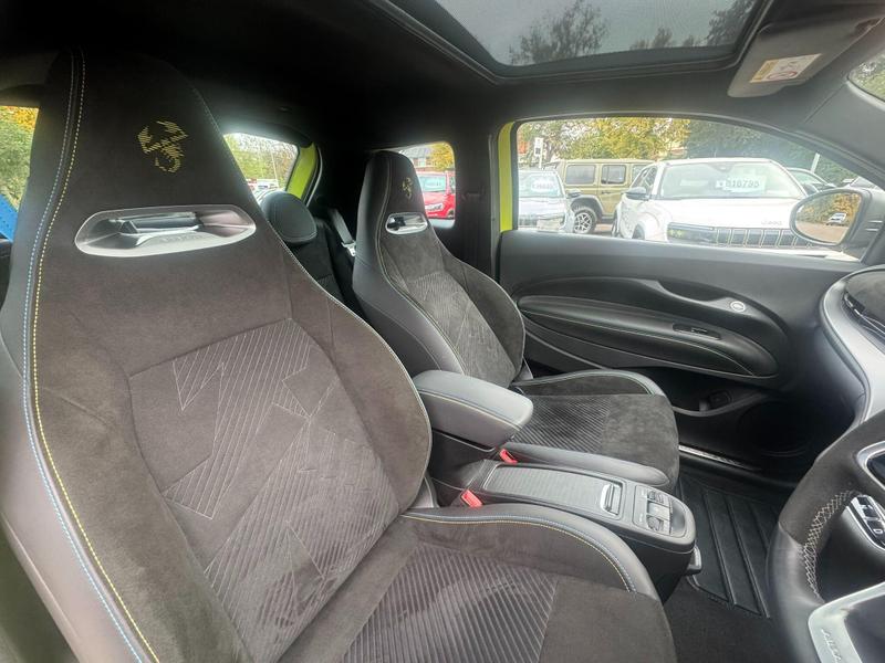Used Abarth 500 2024 for sale - 76882664: Photo 5