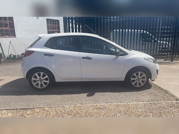 Used Mazda Mazda2 2014 for sale - 79558547: Photo