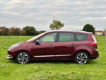 Used Renault Grand Scenic 2015 for sale - 76312240: Photo