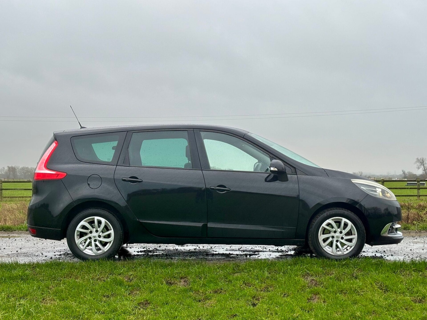 Used Renault Grand Scenic 2014 for sale - 76979428: Photo 2