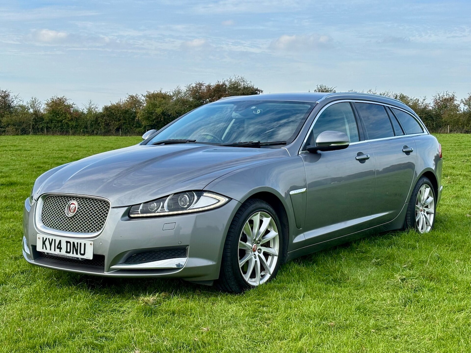 Used Jaguar XF 2014 for sale - 76391320: Photo 1